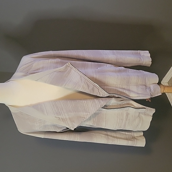 Lululemon Jacket Size 8 - Picture 5 of 9